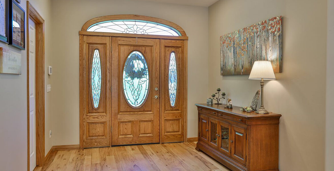 entry-inside-28537-north-shore