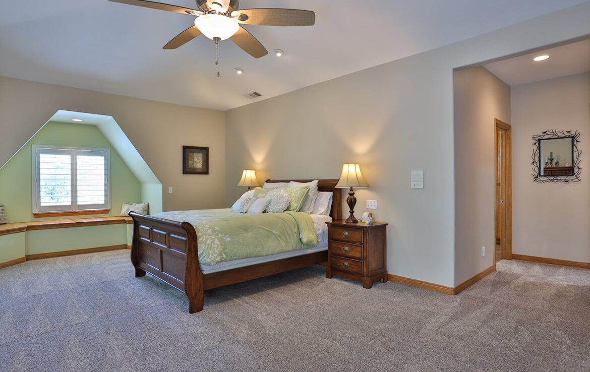 master-bedroom-28537-north-shore